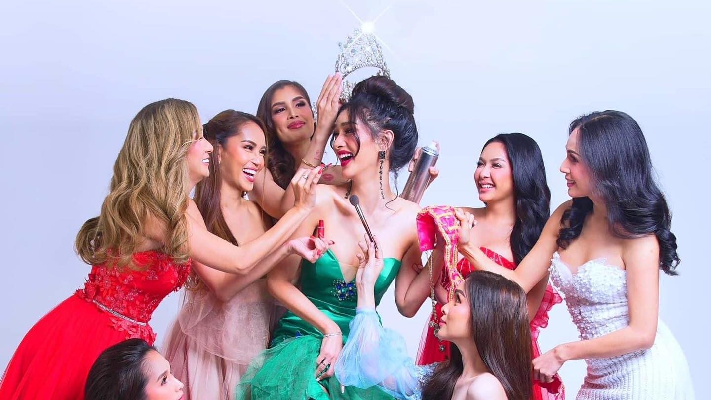 Super Sireyna 2013 grand finalists, including Maki Gingoyon and winner Francine Garcia, pose in colorful gowns for a 10-year reunion.