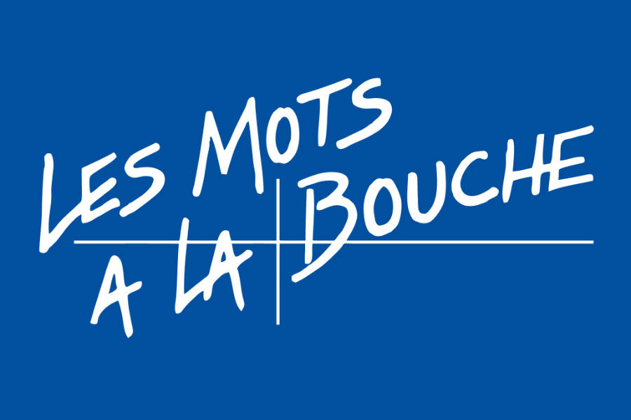 Blue background with white handwritten-style logo reading “Les Mots à la Bouche”.
