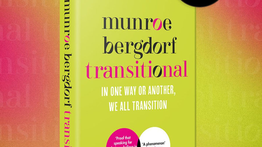 Couverture jaune vif du livre Transitional de Munroe Bergdorf, avec texte rose et blanc sur fond dégradé.