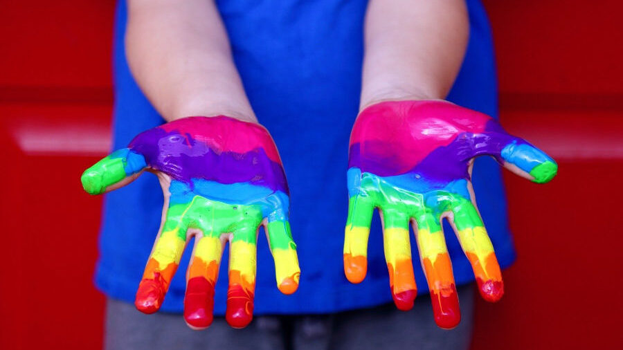 Los colores del arcoíris como símbolo de amor, unidad y orgullo.